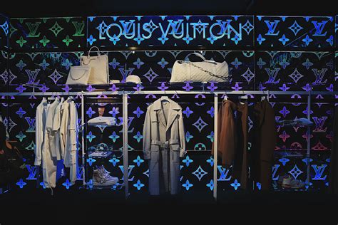 shopenauer louis vuitton.